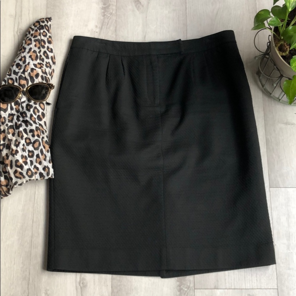 Isaac Mizrahi ladies skirt lined with side pockets